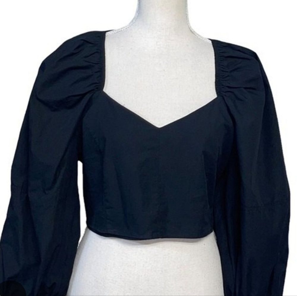 Black Cropped Poplin Top With Open Slit In The Back Size XS Blogger Favorite